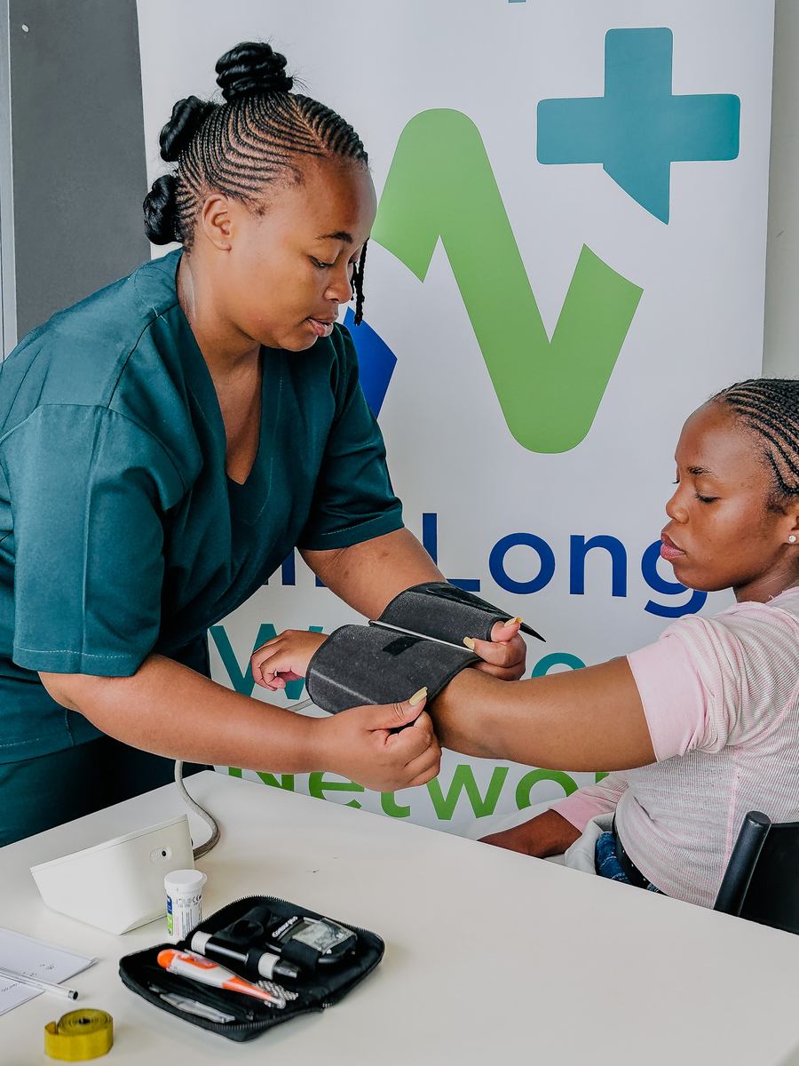 LLWN practitioner conducting a community health screening